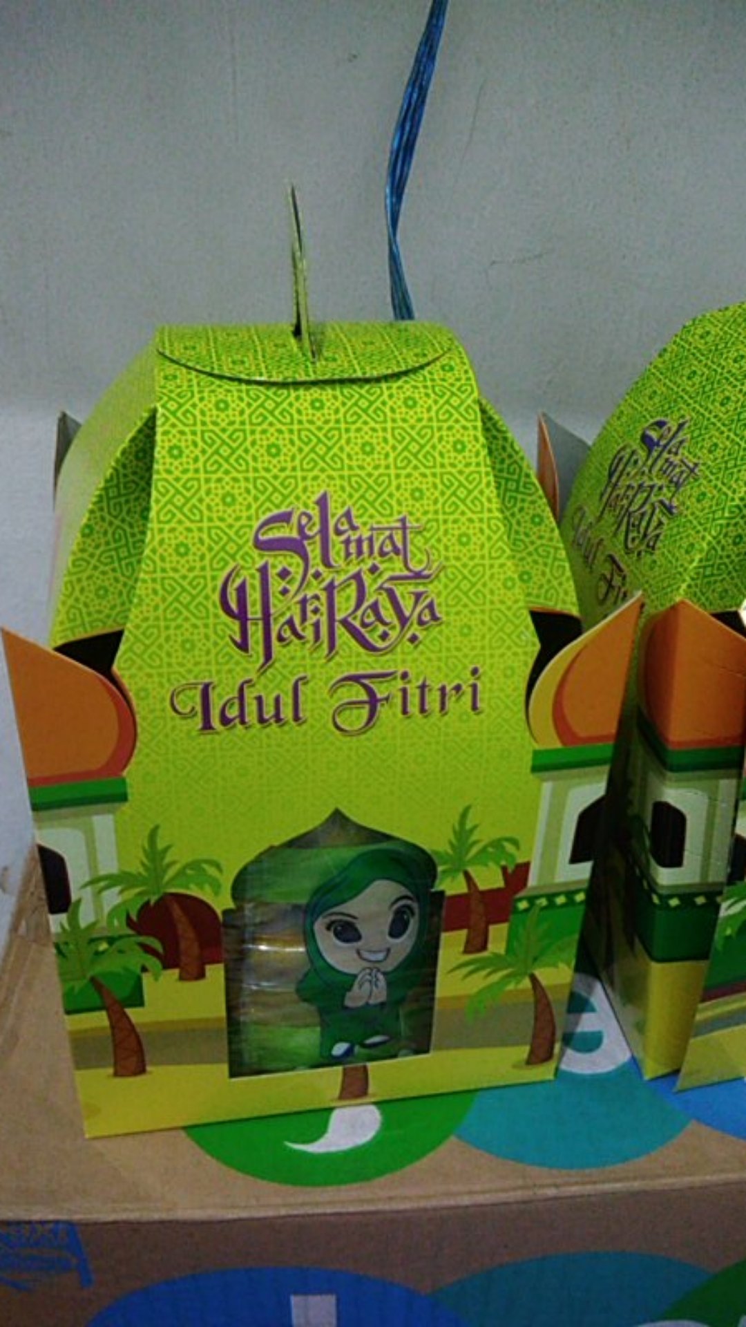 Box Kuker Tema Lebaran Hijau Kuning Gambar Kartun Uk 14.5x14.5x20cm Muat Toples 500gr Dan 250gr