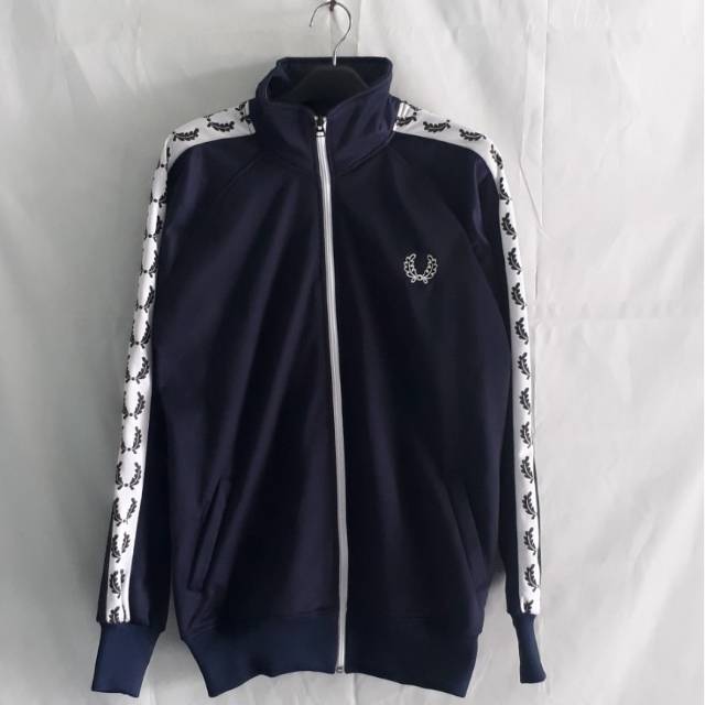 harga hoodie fred perry