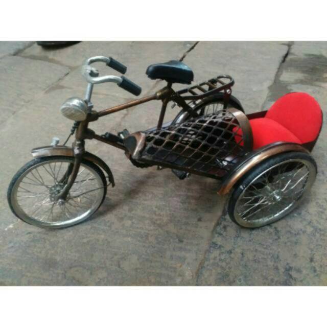 Miniatur sepeda becak Thailand