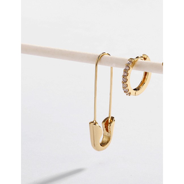 LRC Anting Tusuk Fashion Gold Alloy Diamond Stud Earrings D28774