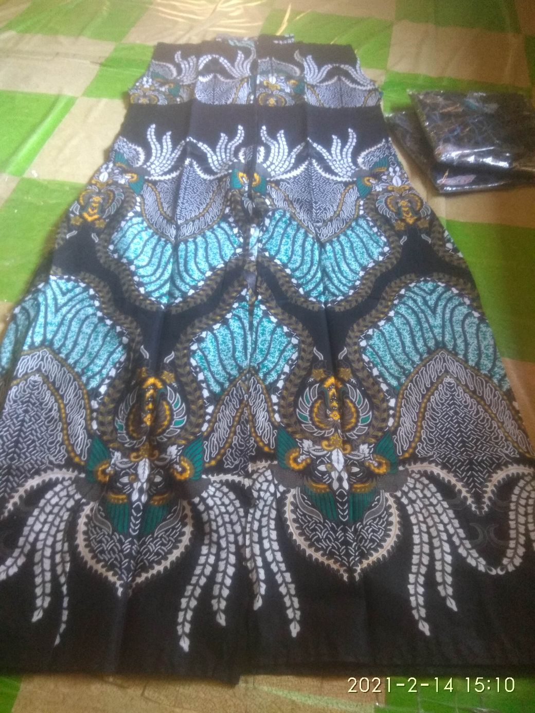 Batik Couple Batik Keluarga Ibu Ayah Dan Anak Maura Couple Sania Ruffle Modern ( Madu Hijau )
