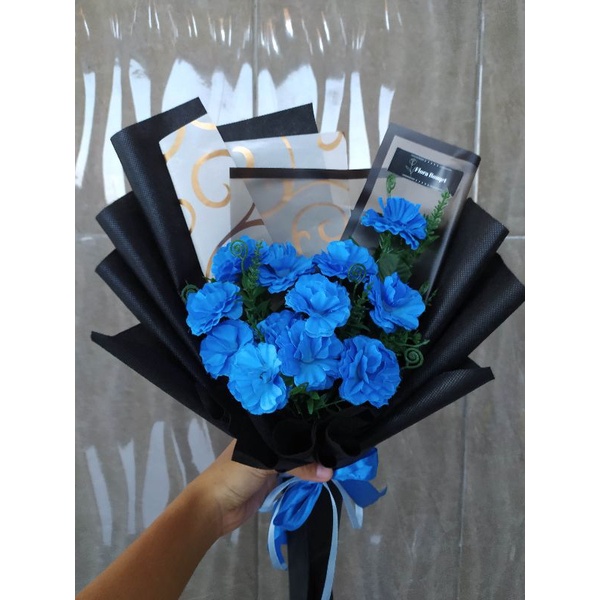 bucket bunga palsu/ bucket bunga/ bucket wisuda/ bucket ulangtahun/ kado bunga