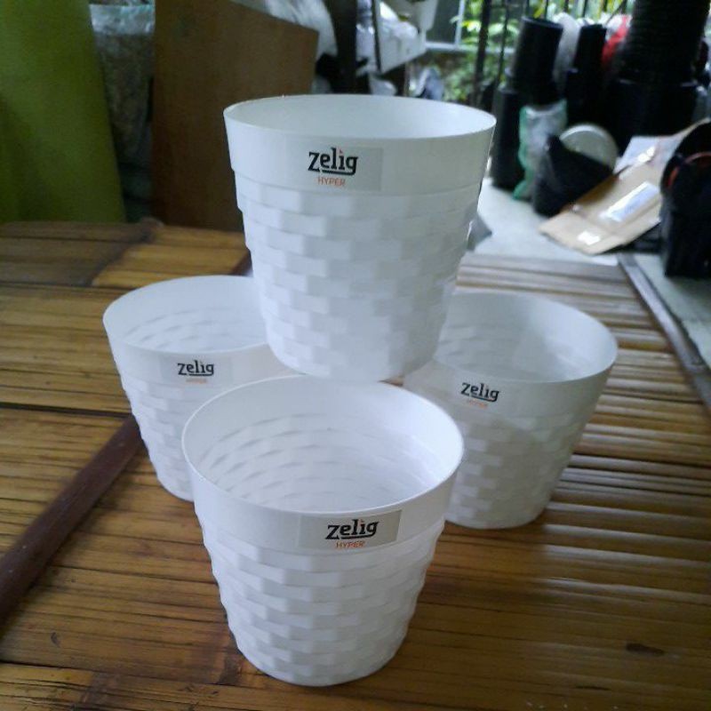 Pot Plastik Zelig Rotan PR-22 Warna putih 15cm