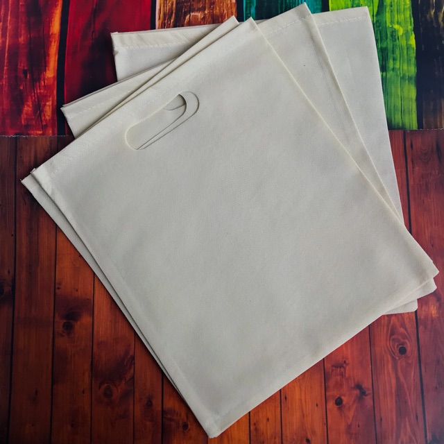 

READY STOCK !!! TAS SPUNBOND POLOS TANPA SABLON I OVAL 25.30