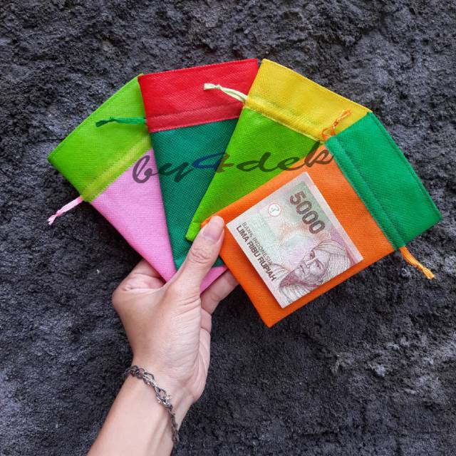 

Kantong / Pouch Serut Dua Warna 9x10 +3cm Angpao - THR / Goody / Ultah - Souvenir (K18)