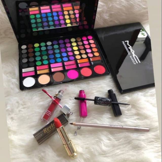 Sepaket alat kosmetik mac