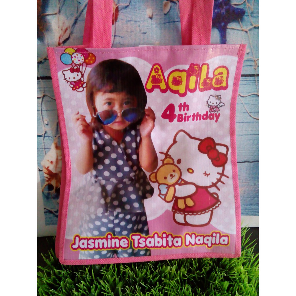 

Tas Tenteng Ulang Tahun Hello Kitty