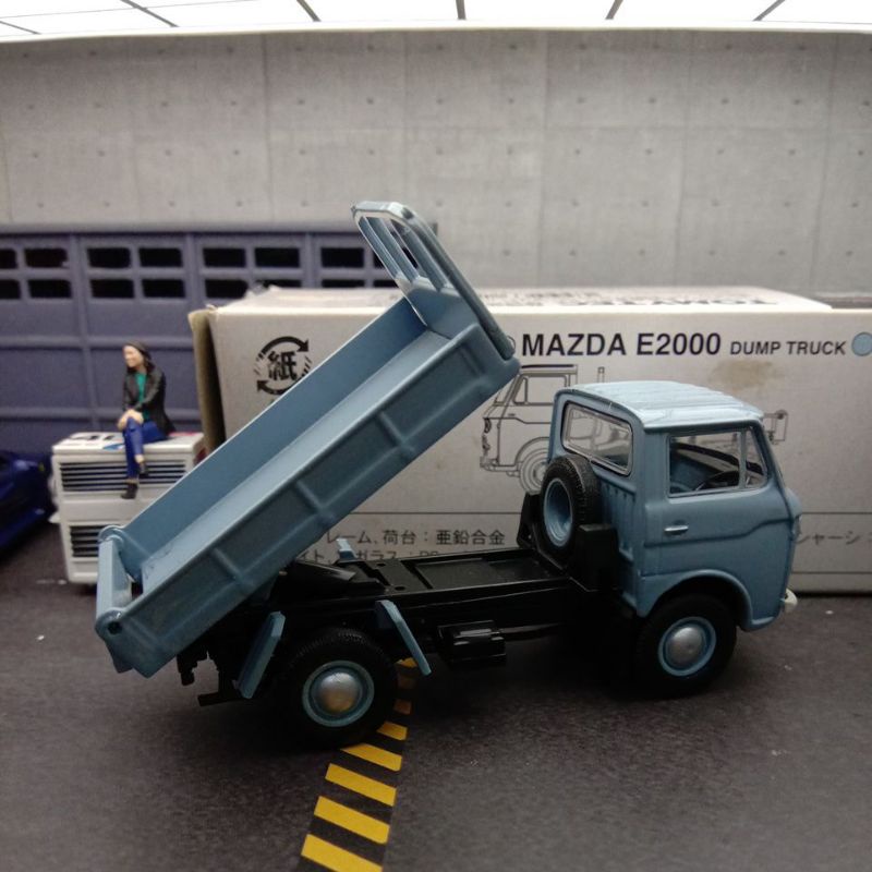 Tomica Limited Vintage TLV 121a Mazda E2000 Dump Truck Blue Flat Bed Moving parts GCD Mini Scale 1/ 