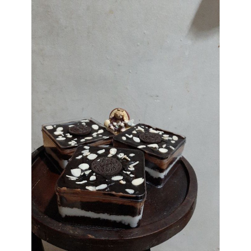 

CHOCOLATE DESSERT BOX PREMIUM PO MAX 2 HARI