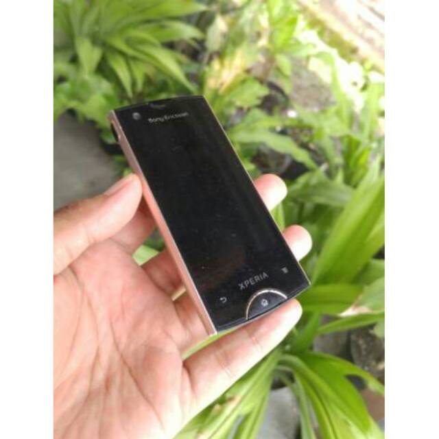 Sony Ericsson Xperia Ray ST18i Gold  Kondisi Baik dan Mulus
