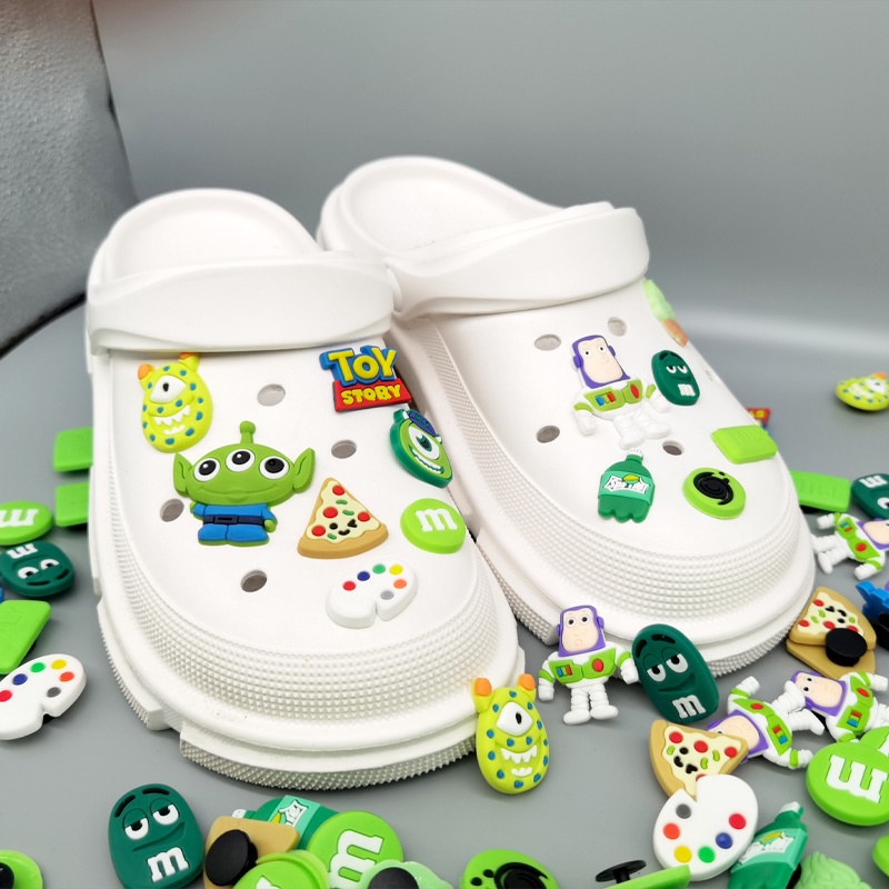 12pcs Sandal Aksesoris Untuk Crocs Toy Story Bass Light Year DIY Shoe Charm Gesper Sepatu