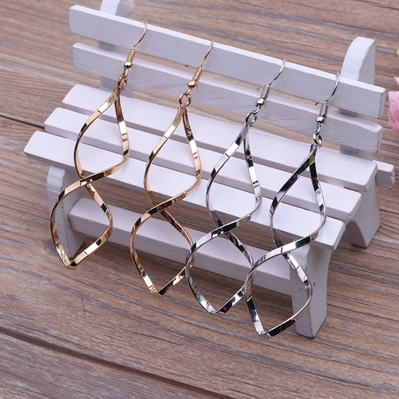 Anting Klip On Bentuk Geometri Asimetris Bahan Metal Untuk Wanita