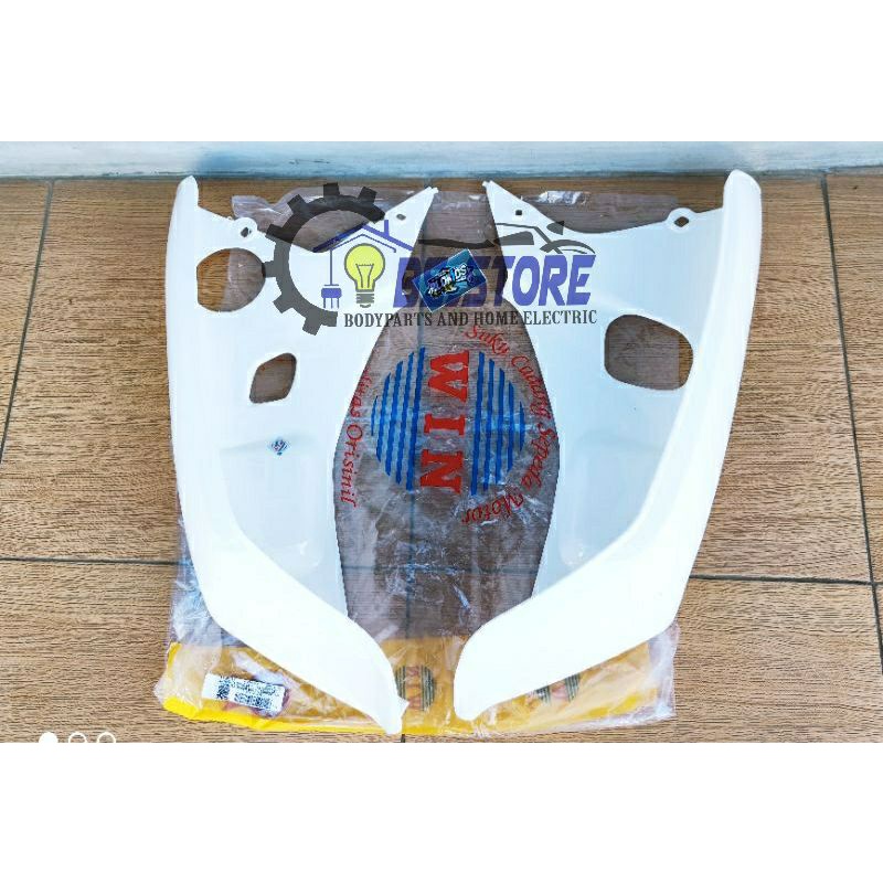 TEBENG DEPAN SAYAP depan /Sayap depan kanan kiri  motor honda grand/impressa/legenda  putih / tebeng