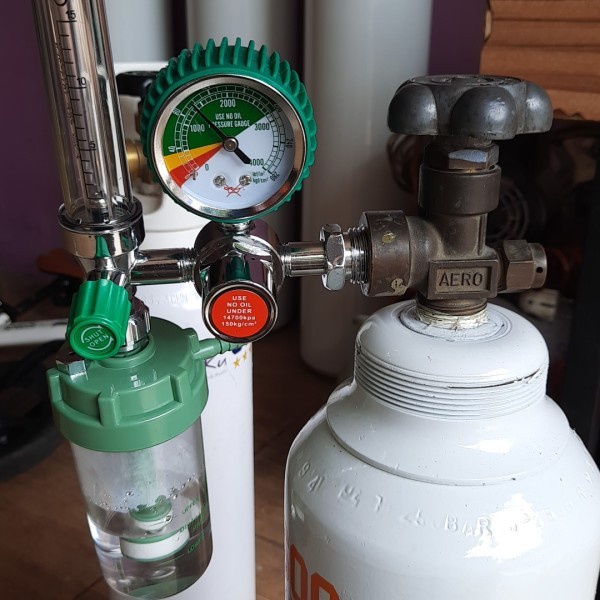 Regulator Gas Oksigen Medis / Alat Pernafasan / Regulator Oxygen 100