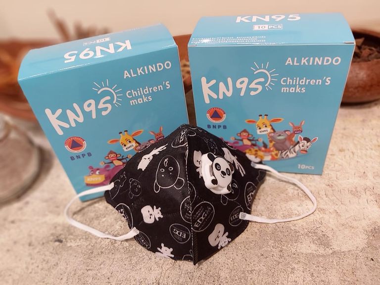 Masker Alkindo KN95 anak-anak Motif & warna Isi 10pcs (HITAM)