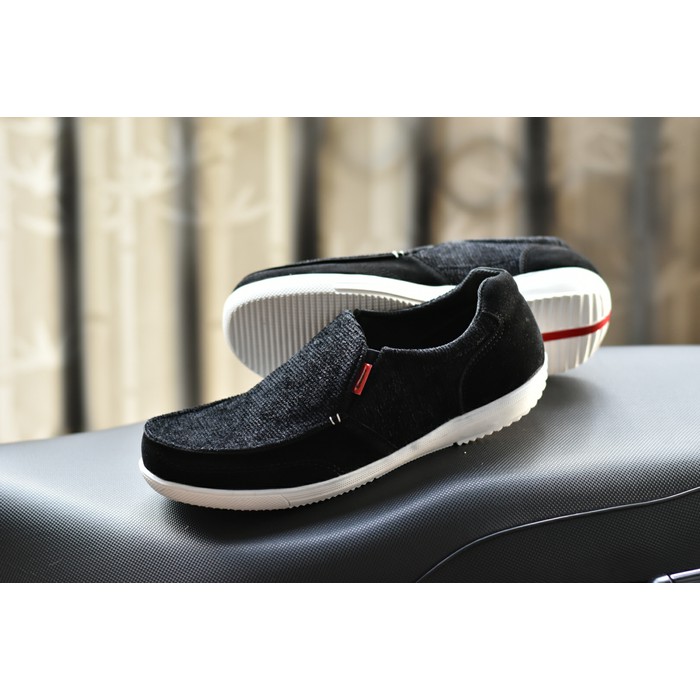 Sepatu Kickers Corduroy