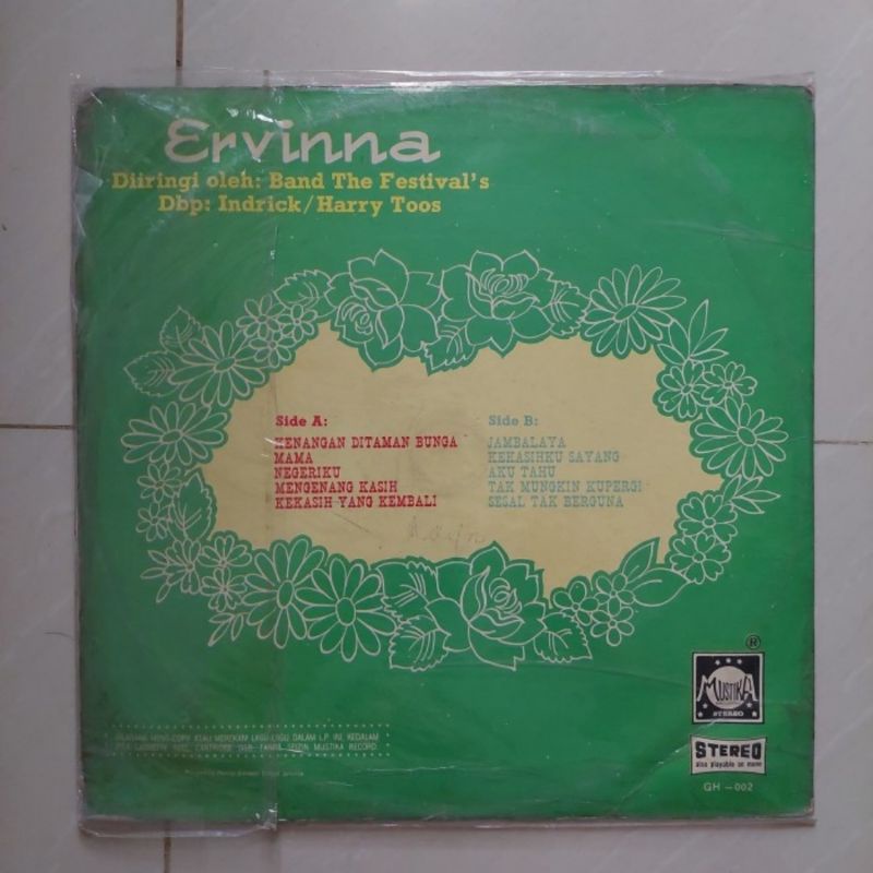 Kaset Vinyl Piringan Hitam Ervinna Kenangan di Taman Bunga