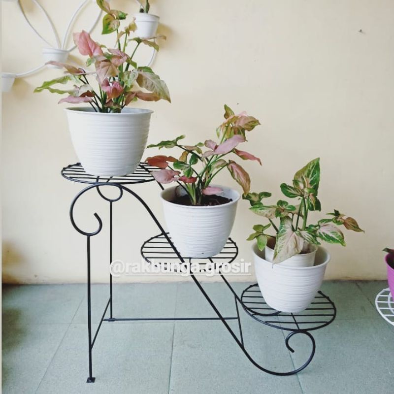 Rak Bunga Besi Susun 3 Pot Tanaman Hias