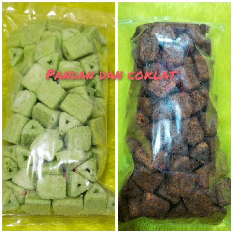 

snack bandal segitiga varian coklat dan pandan 200gr camilan jajan kiloan murah enak