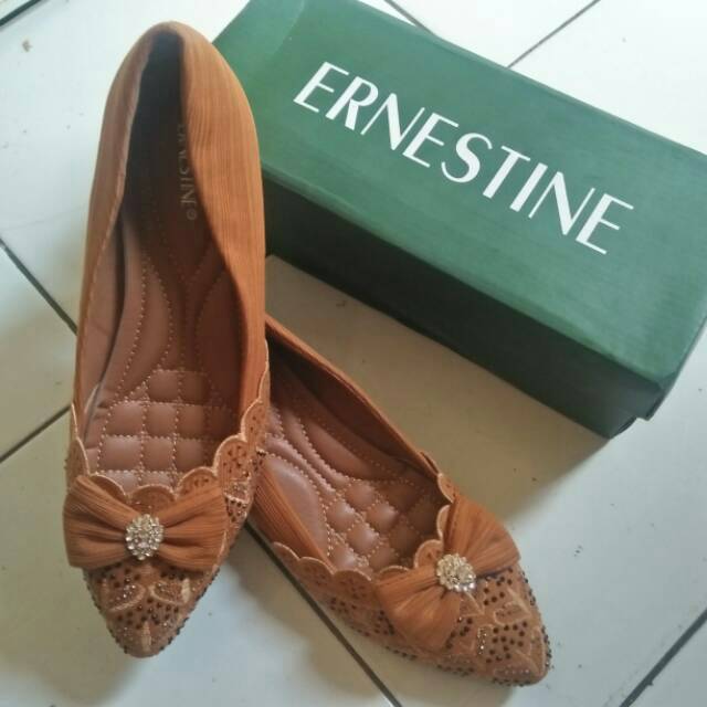 Sepatu Ernestine