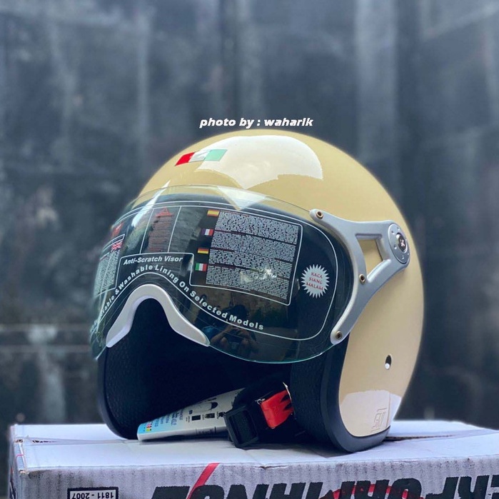 helm vespa matic italy cream + kaca bogo original