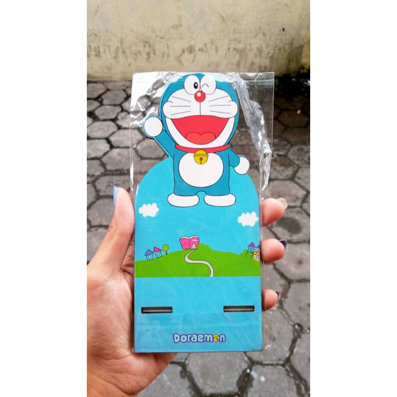 standing doraemon