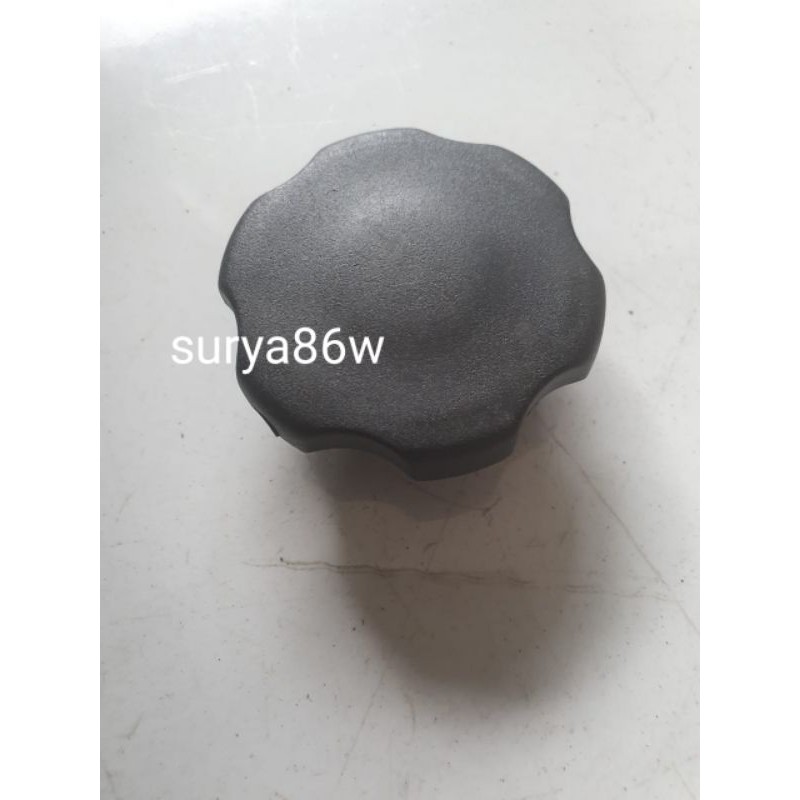 tutup oli mesin isuzu panther TBR54 NHR55 NKR66 TRAGA GIGA ENGINE OIL CAP