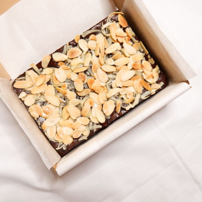 

FUDGY BROWNIES ALMOND CHEESE | LA COCHURA | BROWNIES PANGGANG