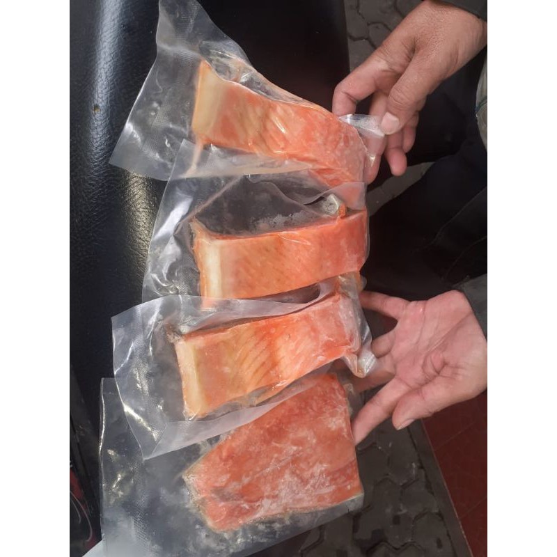 salmon kemasan  vacum 195-210 gr per pack murah bandung