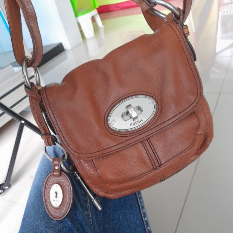 Preloved sling fossil maddox size S.