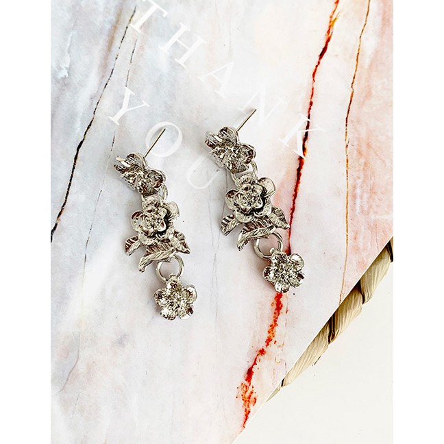 LRC Anting Tusuk Fashion Alloy Flower Earrings D09600