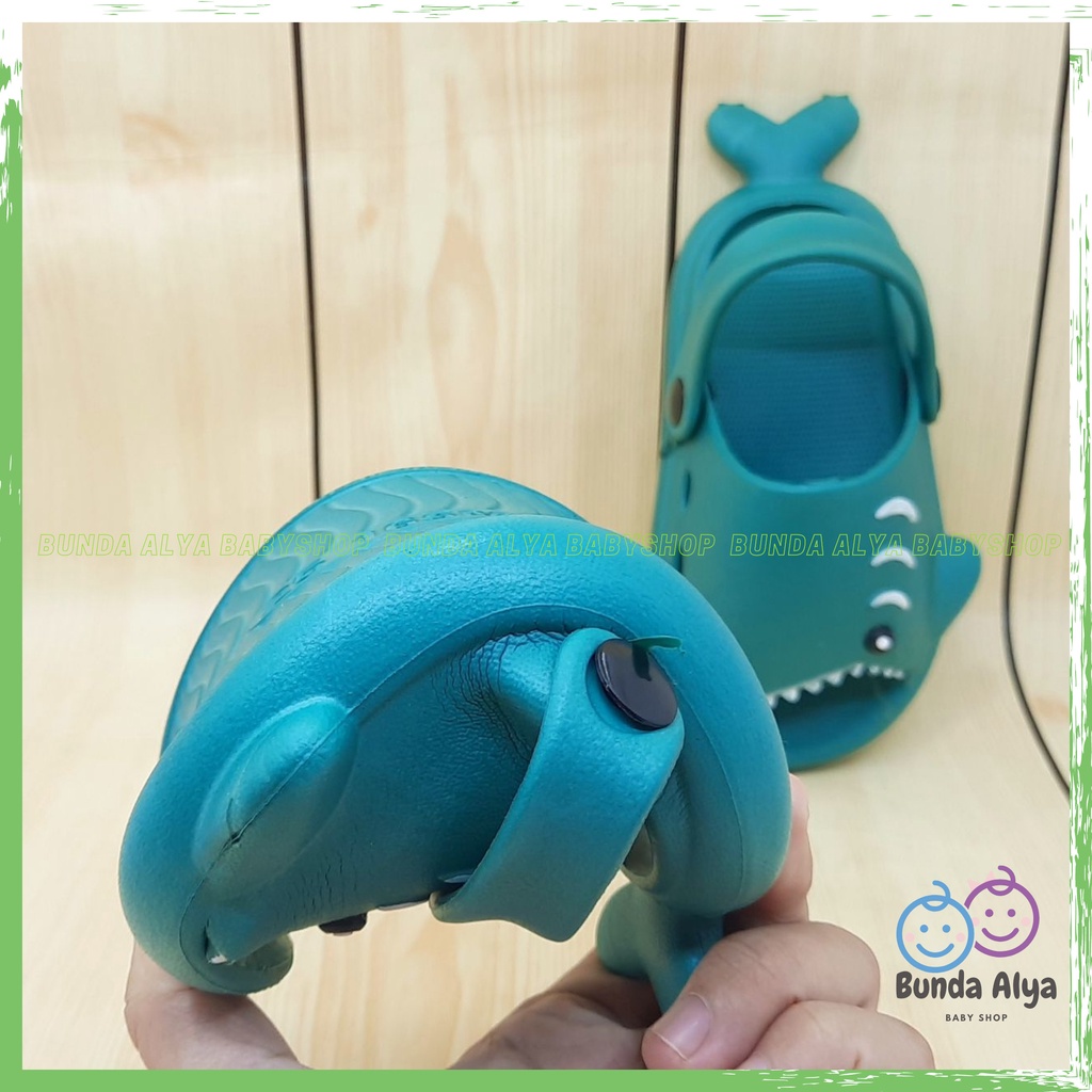 Sendal Anak Laki Laki IMPORT Usia 3 4 5 Tahun Baby Shark - Sepatu Sandal Slop Anak Cowok Model Ikan Lucu HIJAU Sendal Anak Cowok Cewek Kret Anti Licin Sendal Slop Anak Tali Belakang Nyaman Dipakai Size 24-28