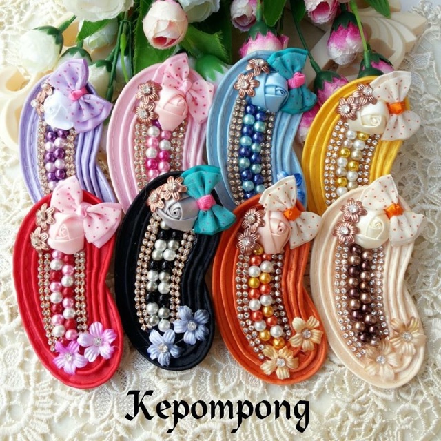 Brooch kepompong