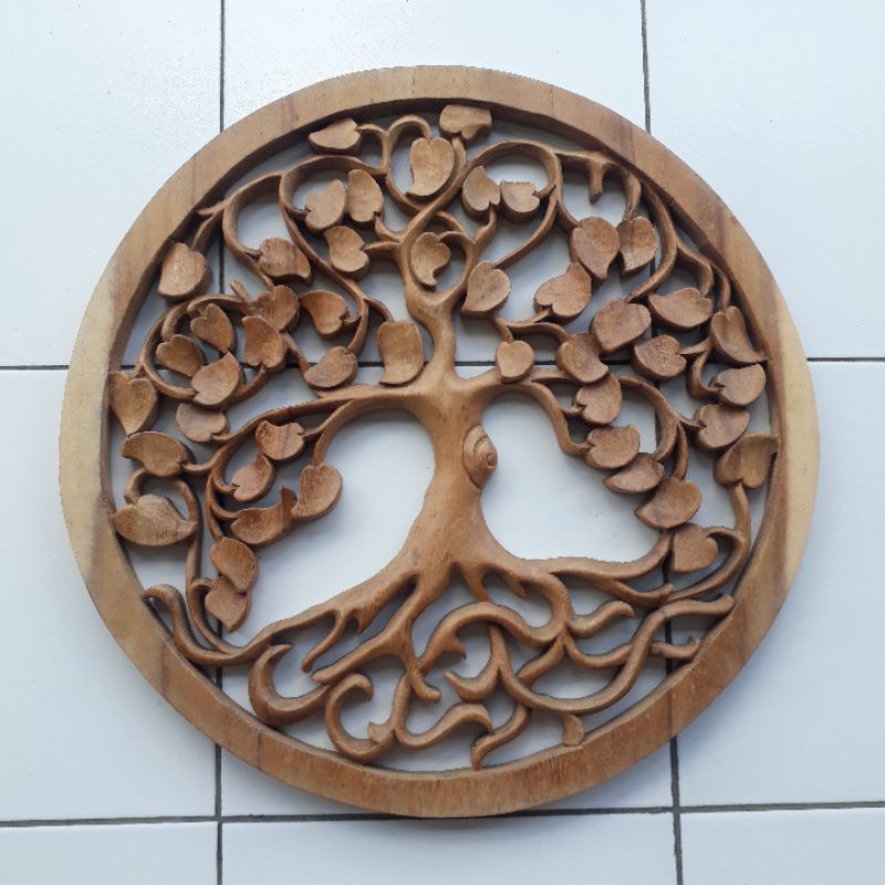 Hiasan dinding kayu ukiran Bali relief motif pohon frame bundar diameter 50cm Pandil Bali Home decor