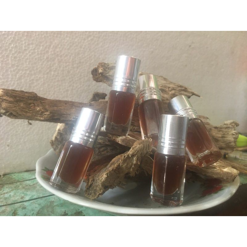 Minyak Gaharu Oud Oil Agarwood Oil