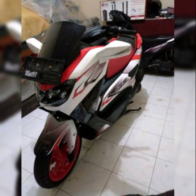 Sticker decal full body Yamaha nmax motip simple putih merah,
