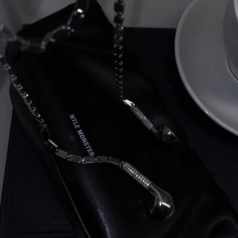 Kalung Rantai Gaya Hip Hop Dengan Liontin Bentuk Earphone Untuk Wanita