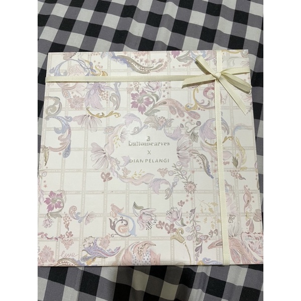 The Autograph Buttonscarves x Dian Pelangi Creme Regular New