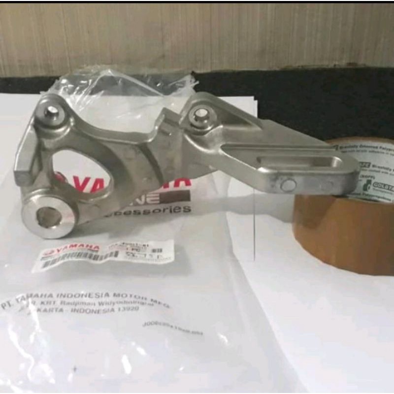 BREKET DUDUKAN KALIPER REM BELAKANG VIXION NEW NVL ORIGINAL YAMAHA YGP