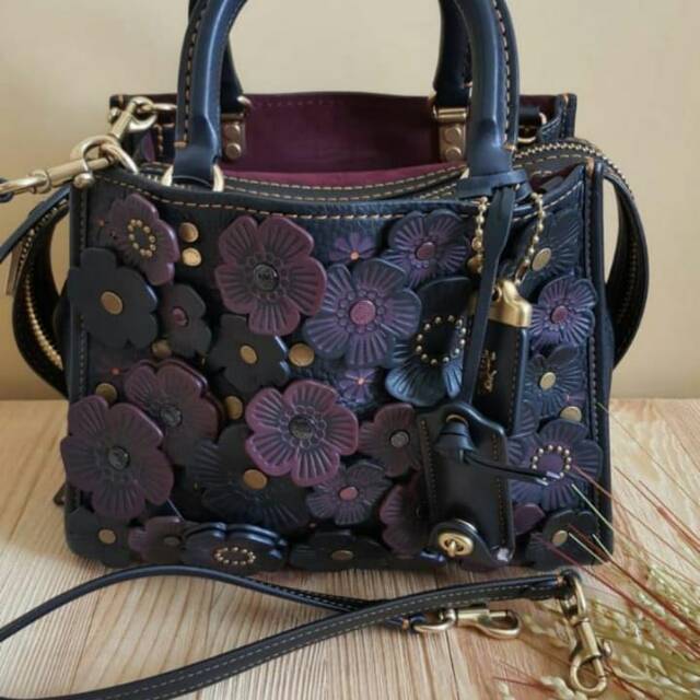Coach rogue tea rose black sz 25