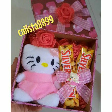 

buket doremon kitty , hampers valentine , buket box coklat boneka ,kotak boneka, kotak kado