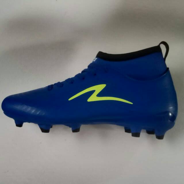 Spatu bola specs terlaris  kwalitaddn murmer