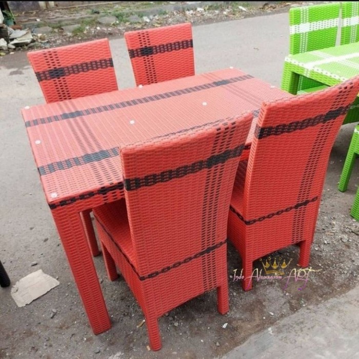 Kursi Makan Minimalis Bahan Rotan Sintetis