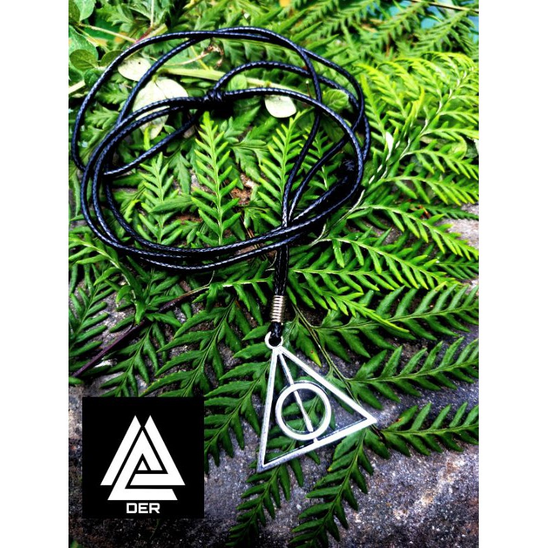 KALUNG SEGITIGA TRIANGLE WARNA SILVER / KALUNG PRIA WANITA / KALUNG LIONTIN