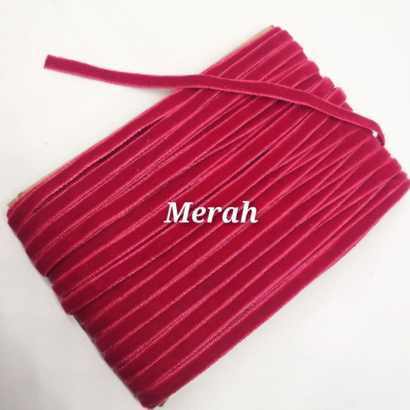 

PER METER PITA BLUDRU WARNA MERAH LEBAR 0.5CM
