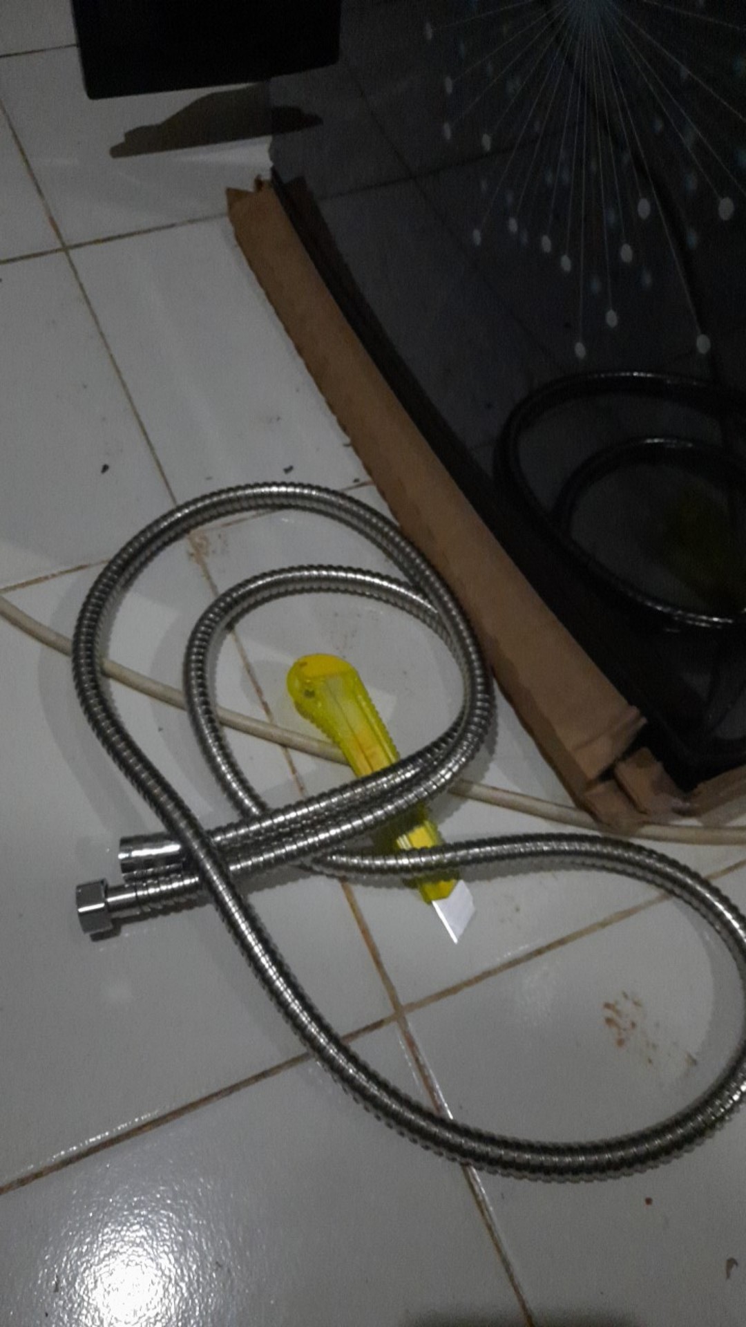 Selang Shower 2 Meter Selang Flexible Shower / Shower Kamar Mandi