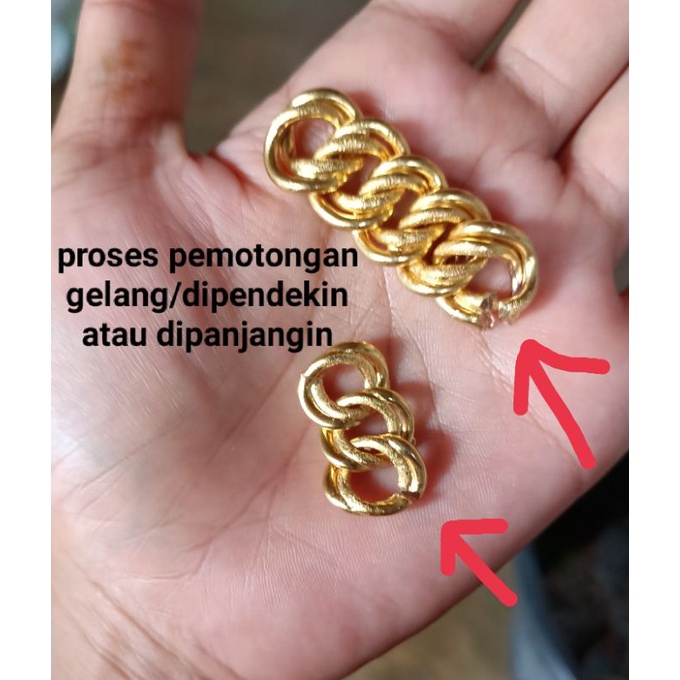 Gelang dan cincin replika mas 24k kualitas golden ,lagi hits an herlin kenza,best seller,panjang realnya 18cm-19cm tergantung stok dari toko mas, klo mau dipendekin atau dipanjangin pasti ada bekas potongan