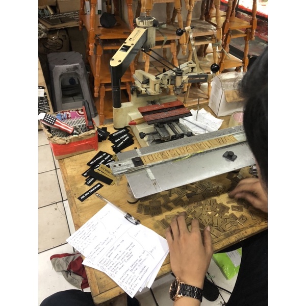 Name tag Nama dada grafir hitam dop magnet