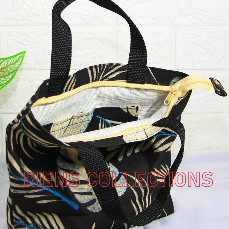 RIENS COLLECTIONS. HANDBAG KECIL BAHAN KANVAS MOTIF FLORAL LATAR HITAM
