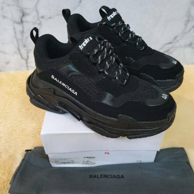 triple s triple black